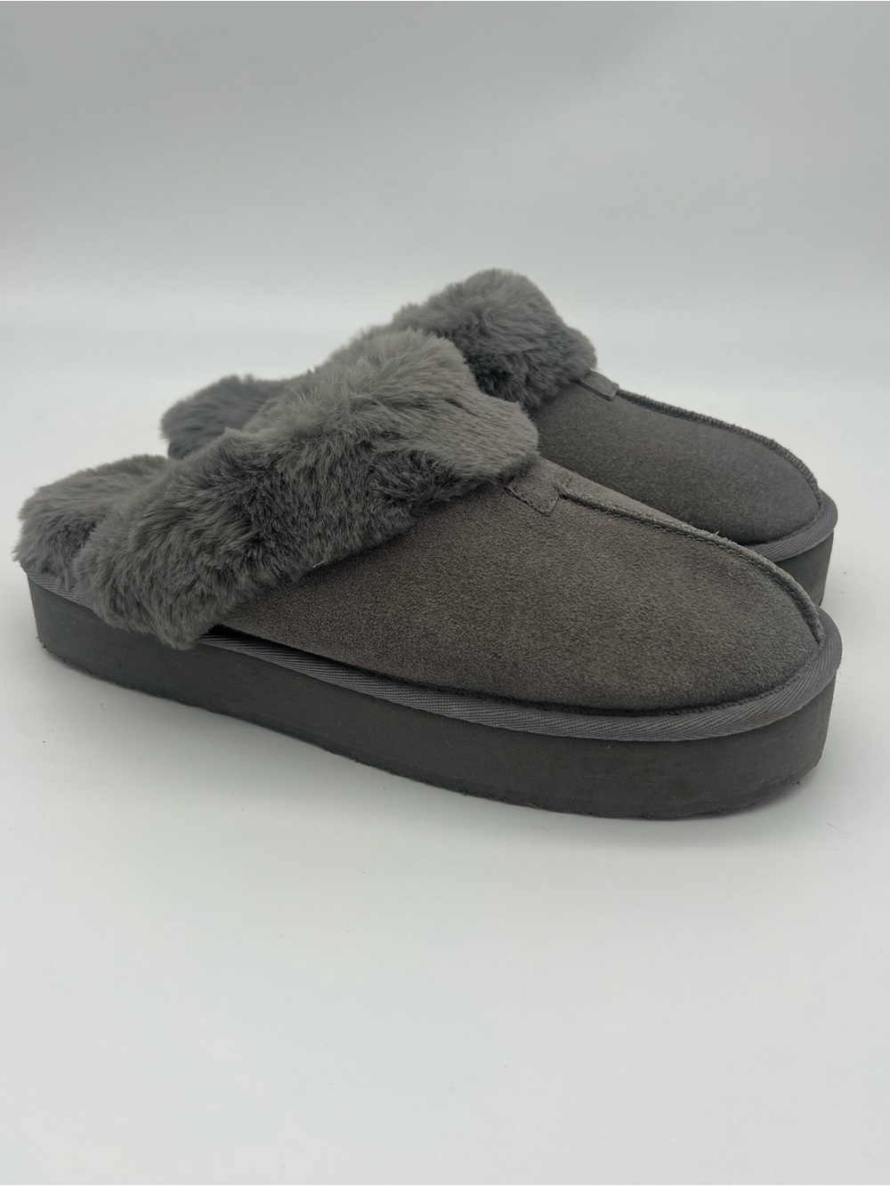 Women's size 7 platform Gray Faux Fur Lined Slip On Slippers shoes soft